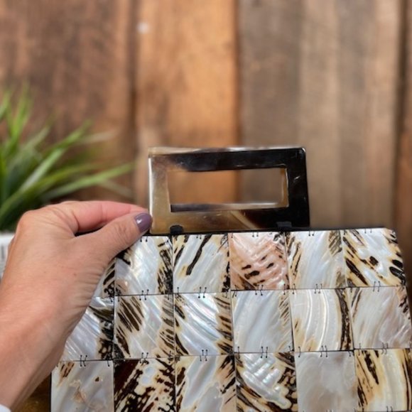 Shell Clutch - Rare Statement Piece - Picture 5 of 11